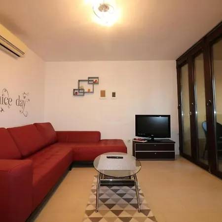Appartamento In With Balcony, Air Conditioning, Wi-fi, Washing Machine *
