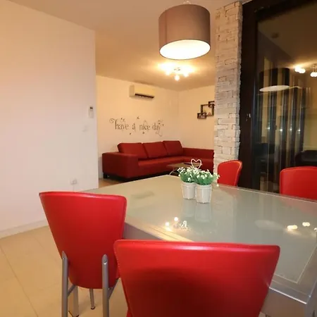 In With Balcony, Air Conditioning, Wi-fi, Washing Machine * Poreč