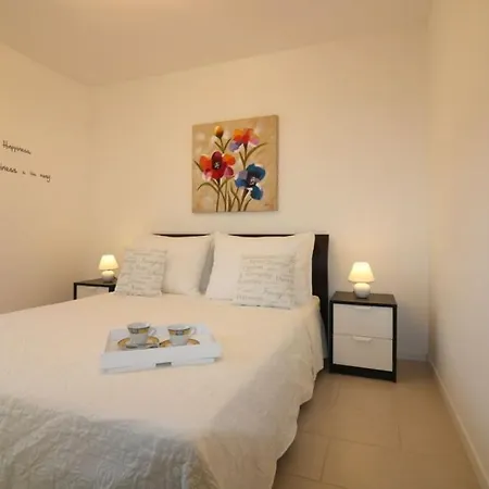 In With Balcony, Air Conditioning, Wi-fi, Washing Machine Apartamento *